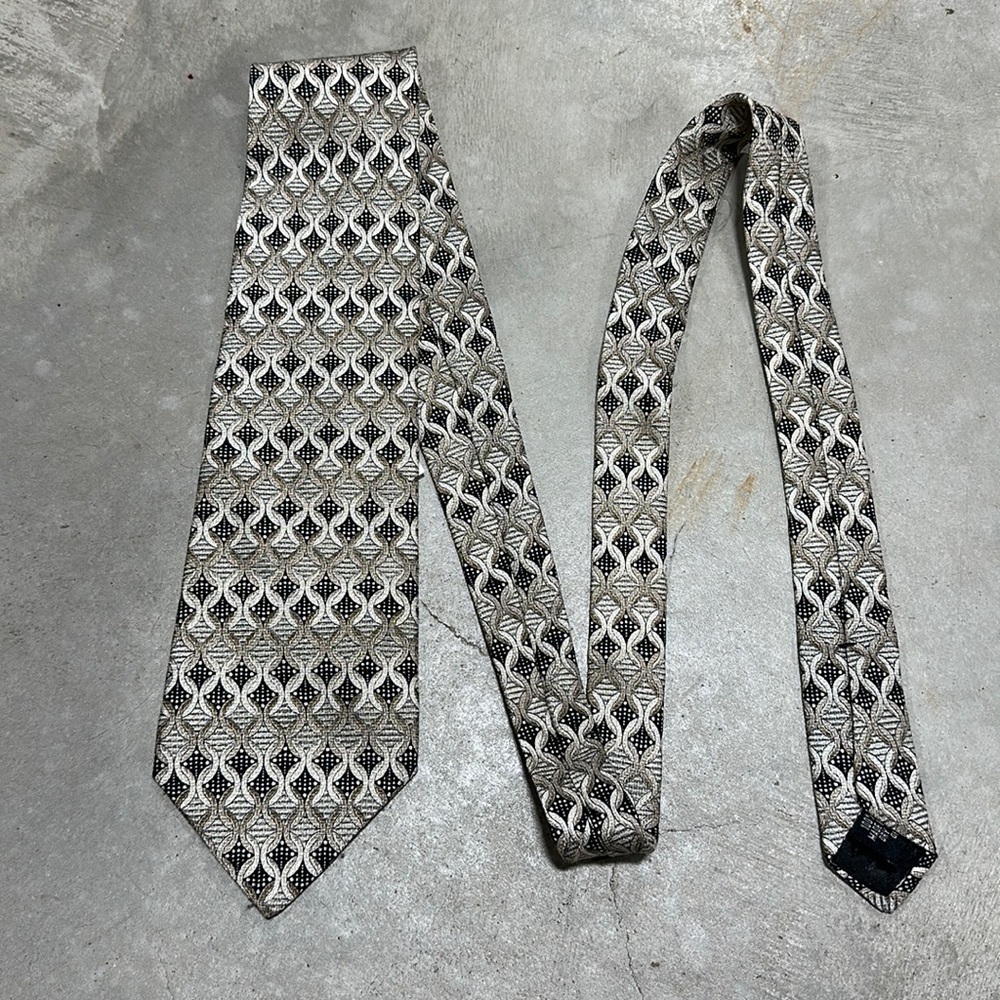 Riggings necktie Earth tones print 100% silk made in USA / G-11